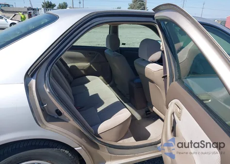 1997 Toyota Camry Ce z USA, uszkodzony, nr VIN 4T1BG22K6VU051013